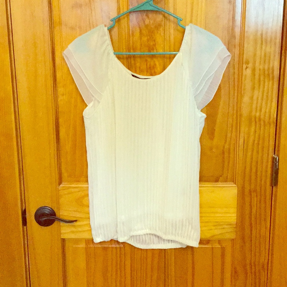White thin short sleeve shirt